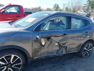 2017 Nissan Rogue SL with VIN JN1BJ1CR8HW118279, listed as a IAAI auction lot 41879325 with 38,780 mi miles and . Bid and sale history available at carsss.com. Image 6.