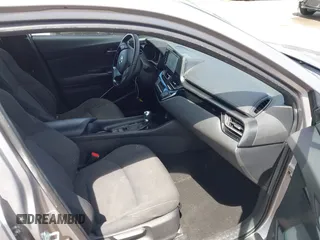 2018 Toyota C-HR XLE z VIN NMTKHMBX5JR009504, wystawiony jako IAAI lot #41776136 z przebiegiem 63 795 mil mil oraz . Historia ofert i sprzedaży dostępna na DreamBid. Obrazek 5.