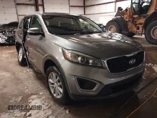 2016 Kia Sorento LX with VIN 5XYPG4A37GG013620, listed as a IAAI auction lot 41622185 with 109,938 mi miles. Bid and sale history available at carsss.com. Image 1.