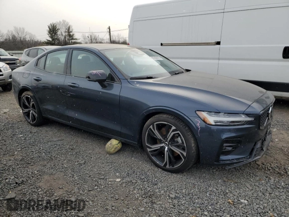2024 Volvo S60 Plus Dark Theme z VIN 7JRL12FL9RG308054, wystawiony jako Copart lot #87840475 z przebiegiem 11 680 mil mil oraz Szkoda całkowita • Salvage title. Historia ofert i sprzedaży dostępna na DreamBid. Obrazek 4.