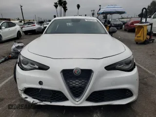 2019 Alfa Romeo Giulia z VIN ZARFAMAN6K7598202, wystawiony jako Copart lot #50883345 z przebiegiem Nie podano mil oraz Szkoda całkowita • Salvage title. Historia ofert i sprzedaży dostępna na DreamBid. Obrazek 5.