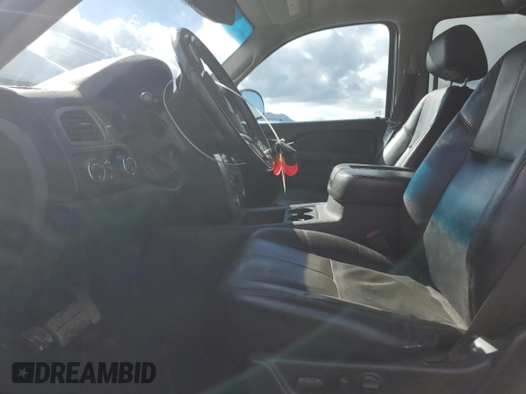 2010 GMC Yukon XL z VIN 1GKUKKE30AR267621, wystawiony jako Copart lot #49843725 z przebiegiem 228 771 mil mil oraz Czysty tytuł • Clean title. Historia ofert i sprzedaży dostępna na DreamBid. Obrazek 7.