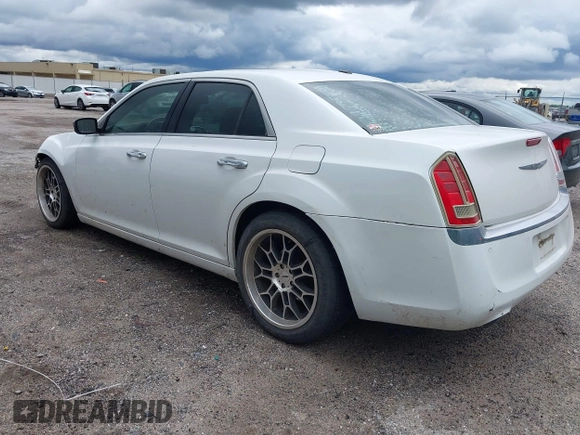 2011 Chrysler 300 C z VIN 2C3CA6CT4BH529179, wystawiony jako IAAI lot #42369447 z przebiegiem 162 060 mil mil oraz . Historia ofert i sprzedaży dostępna na DreamBid. Obrazek 3.