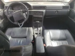1991 Volvo 900 z VIN YV1JA8943MA045997, wystawiony jako Copart lot #74633174 z przebiegiem 296 013 mil mil oraz Szkody całkowita. Historia ofert i sprzedaży dostępna na DreamBid. Obrazek 8.