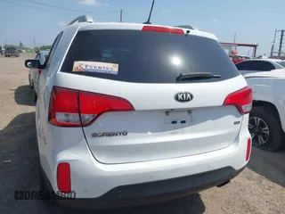 2015 Kia Sorento LX with VIN 5XYKT4A65FG659155, listed as a IAAI auction lot 41968018 with 138,704 mi miles. Bid and sale history available at carsss.com. Image 3.
