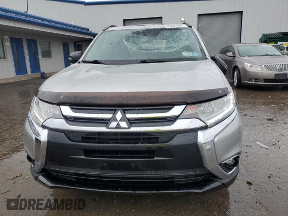 2018 Mitsubishi Outlander ES z VIN JA4AZ3A37JZ049398, wystawiony jako Copart lot #57813585 z przebiegiem 52 946 mil mil oraz Szkoda całkowita • Salvage title. Historia ofert i sprzedaży dostępna na DreamBid. Obrazek 5.