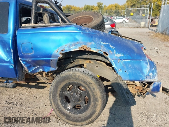 2001 Ford Ranger XL Fleet with VIN 1FTZR15E41TA37401, listed as a IAAI auction lot 40584500 with 1 mi miles. Bid and sale history available at carsss.com. Image 15.