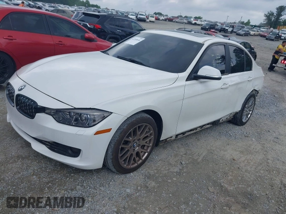 2014 BMW 3 Series 328i xDrive z VIN WBA3B5G52ENS09673, wystawiony jako IAAI lot #42240646 z przebiegiem 102 629 mil mil oraz . Historia ofert i sprzedaży dostępna na DreamBid. Obrazek 17.