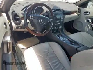 2005 Mercedes-Benz SLK 230/320 z VIN WDBWK56F85F048054, wystawiony jako Copart lot #58390305 z przebiegiem 188 486 mil mil oraz Tytuł czysty. Historia ofert i sprzedaży dostępna na DreamBid. Obrazek 8.