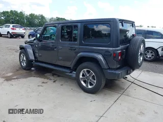 2022 Jeep Wrangler Unlimited Sahara Altitude z VIN 1C4HJXEG6NW103779, wystawiony jako IAAI lot #42563826 z przebiegiem 79 315 mil mil oraz . Historia ofert i sprzedaży dostępna na DreamBid. Obrazek 3.
