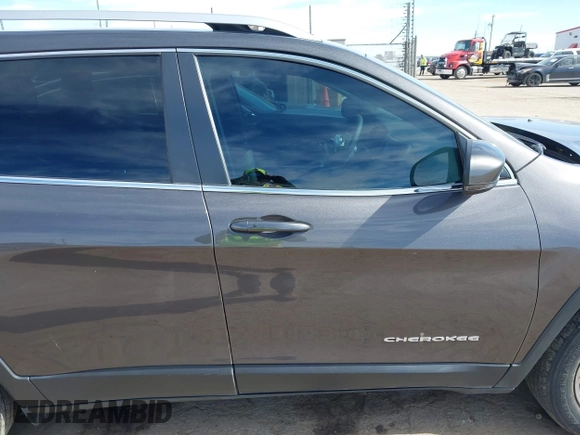 2021 Jeep Cherokee Latitude Lux with VIN 1C4PJLMX4MD239201, listed as a IAAI auction lot 41520717 with 34,942 mi miles. Bid and sale history available at carsss.com. Image 13.