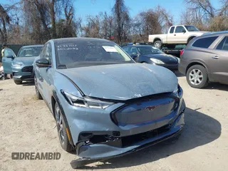 2023 Ford Mustang Mach-E Premium z VIN 3FMTK3SU3PMA65341, wystawiony jako IAAI lot #41747617 z przebiegiem 3 430 mil mil oraz . Historia ofert i sprzedaży dostępna na DreamBid. Obrazek 12.