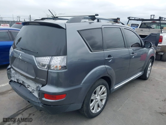 2011 Mitsubishi Outlander SE with VIN JA4AS3AW2BU040220, listed as a IAAI auction lot 41728765 with 192,187 mi miles. Bid and sale history available at carsss.com. Image 4.