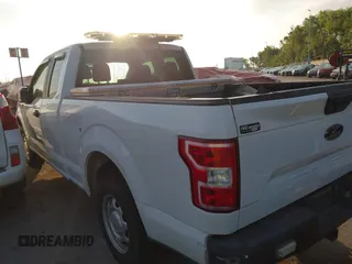 2018 Ford F-150 XL z VIN 1FTEX1CBXJFE23719, wystawiony jako IAAI lot #42606957 z przebiegiem 135 354 mil mil oraz . Historia ofert i sprzedaży dostępna na DreamBid. Obrazek 3.