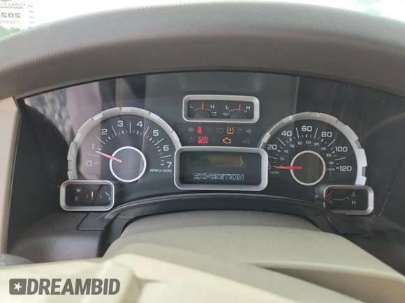 2011 Ford Expedition XL with VIN 1FMJU1G55BEF00267, listed as a Copart auction lot 61445035 with 228,536 mi miles and Salvage title. Bid and sale history available at DreamBid. Image 9.