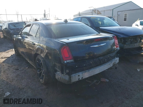 2019 Chrysler 300 with VIN 2C3CCABG6KH637059, listed as a IAAI auction lot 41631640 with 95,254 mi miles. Bid and sale history available at carsss.com. Image 3.