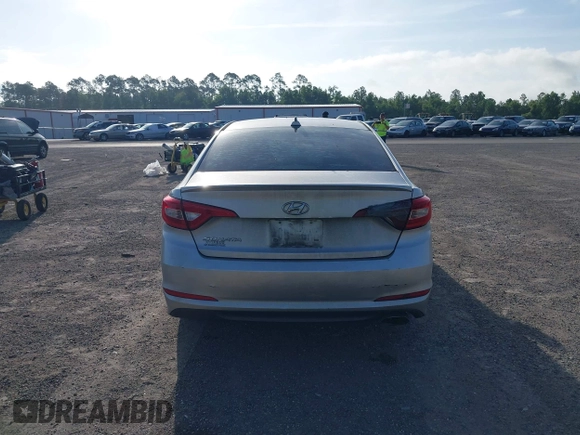 2016 Hyundai Sonata SE z VIN 5NPE24AF8GH350287, wystawiony jako IAAI lot #42476022 z przebiegiem 185 630 mil mil oraz . Historia ofert i sprzedaży dostępna na DreamBid. Obrazek 16.