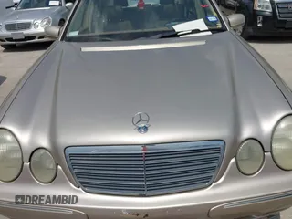 2000 Mercedes-Benz E-Class with VIN WDBJF82JXYX035704, listed as a IAAI auction lot 42045969 with 1 mi miles. Bid and sale history available at carsss.com. Image 10.