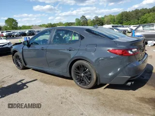 2025 Toyota Camry LE z VIN 4T1DAACK3SU079723, wystawiony jako Copart lot #52720165 z przebiegiem 5800 mil mil oraz Szkoda całkowita • Salvage title. Historia ofert i sprzedaży dostępna na DreamBid. Obrazek 2.