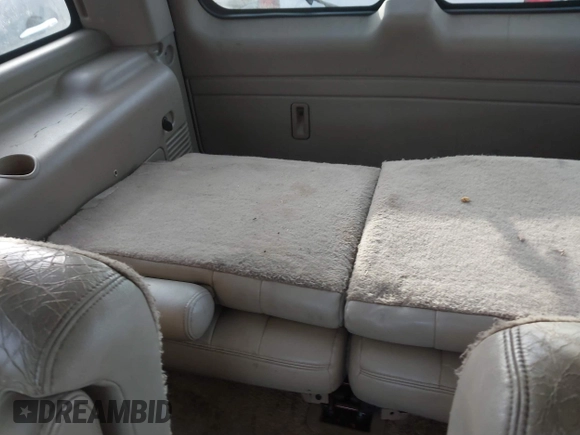 2003 Chevrolet Tahoe LS z VIN 1GNEC13Z93R107570, wystawiony jako IAAI lot #41809679 z przebiegiem 234 901 mil mil oraz . Historia ofert i sprzedaży dostępna na DreamBid. Obrazek 12.