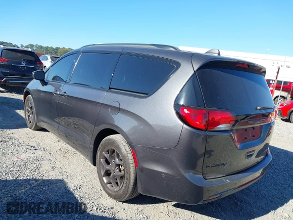 2020 Chrysler Pacifica Touring with VIN 2C4RC1FG1LR245764, listed as a IAAI auction lot 40646472 with 86,119 mi miles and . Bid and sale history available at DreamBid. Image 3.