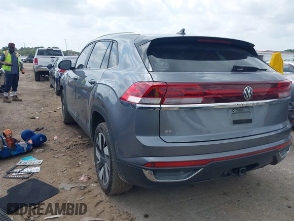 2024 Volkswagen Atlas SE with VIN 1V2JE2CAXRC237272, listed as a IAAI auction lot 42128786 with 61,475 mi miles and . Bid and sale history available at DreamBid. Image 3.