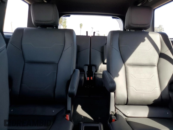2024 Lexus GX 550 Luxury z VIN JTJVBCDX1R5009330, wystawiony jako Copart lot #74141324 z przebiegiem 3 202 mil mil oraz Szkoda całkowita • Salvage title. Historia ofert i sprzedaży dostępna na DreamBid. Obrazek 10.