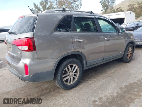 2015 Kia Sorento LX with VIN 5XYKTDA79FG584016, listed as a IAAI auction lot 41703361 with 123,265 mi miles. Bid and sale history available at carsss.com. Image 4.