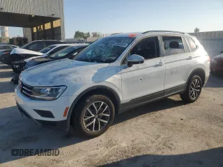 2021 Volkswagen Tiguan S z VIN 3VV1B7AX1MM155177, wystawiony jako Copart lot #70585534 z przebiegiem Nie podano mil oraz Szkoda całkowita • Salvage title. Historia ofert i sprzedaży dostępna na DreamBid. Obrazek 1.