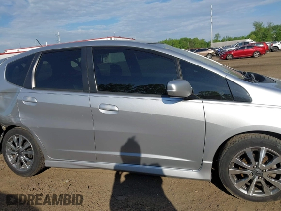 2013 Honda Fit Sport z VIN JHMGE8H69DC033802, wystawiony jako IAAI lot #42149500 z przebiegiem 144 980 mil mil oraz . Historia ofert i sprzedaży dostępna na DreamBid. Obrazek 13.