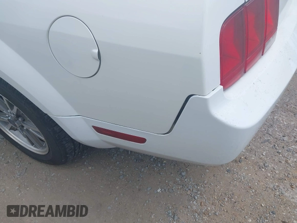 2005 Ford Mustang Deluxe с VIN 1ZVFT80N455143715, выставлен на аукционе IAAI как лот 42439492 с пробегом 131 102 миль миль и . История ставок и продаж доступна на DreamBid. Изображение 6.