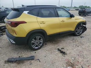 2021 Kia Seltos S z VIN KNDEU2AA8M7151033, wystawiony jako Copart lot #53719855 z przebiegiem 59 526 mil mil oraz Szkoda całkowita • Salvage title. Historia ofert i sprzedaży dostępna na DreamBid. Obrazek 3.