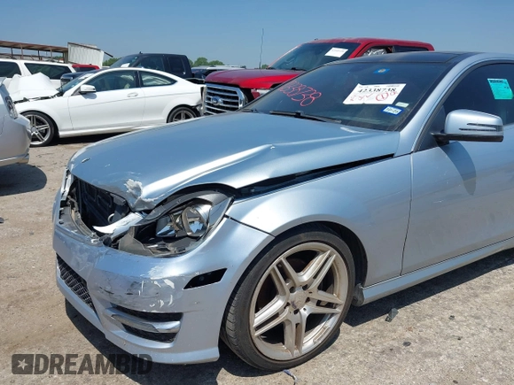 2013 Mercedes-Benz C 250 с VIN WDDGJ4HB1DG113838, выставлен на аукционе IAAI как лот 42338738 с пробегом 168 206 миль миль и . История ставок и продаж доступна на DreamBid. Изображение 6.
