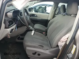2017 Chrysler Pacifica Touring with VIN 2C4RC1DG7HR747382, listed as a Copart auction lot 61635915 with 188,495 mi miles and Salvage title. Bid and sale history available at DreamBid. Image 7.