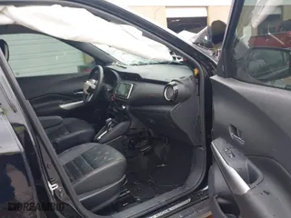 2019 Nissan Kicks SV with VIN 3N1CP5CU1KL526103, listed as a IAAI auction lot 40405698 with 76,009 mi miles. Bid and sale history available at carsss.com. Image 5.