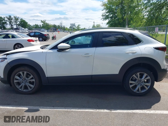 2025 Mazda CX-30 S Preferred z VIN 3MVDMBCM6SM781993, wystawiony jako IAAI lot #42275528 z przebiegiem 5 604 mil mil oraz . Historia ofert i sprzedaży dostępna na DreamBid. Obrazek 14.