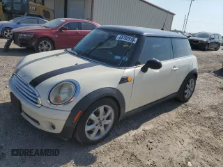 2009 MINI Cooper Hardtop with VIN WMWMF33589TT69934, listed as a Copart auction lot 43275705 with 157,482 mi miles and Clean Title. Bid and sale history available at carsss.com. Image 1.