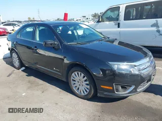 2010 Ford Fusion Hybrid z VIN 3FADP0L36AR355894, wystawiony jako IAAI lot #42677117 z przebiegiem 94 932 mil mil oraz . Historia ofert i sprzedaży dostępna na DreamBid. Obrazek 1.