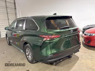 2021 Toyota Sienna LE z VIN 5TDKSKFC5MS006315, wystawiony jako Copart lot #60327465 z przebiegiem 44 497 mil mil oraz Czysty tytuł • Clean title. Historia ofert i sprzedaży dostępna na DreamBid. Obrazek 3.