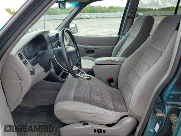 1998 Ford Explorer XL z VIN 1FMZU34E1WUA53077, wystawiony jako Copart lot #51517095 z przebiegiem 216 797 mil mil oraz Czysty tytuł • Clean title. Historia ofert i sprzedaży dostępna na DreamBid. Obrazek 7.