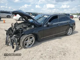 2013 Mercedes-Benz C 350 Sport z VIN WDDGF5HB2DA779911, wystawiony jako Copart lot #56221375 z przebiegiem 184 066 mil mil oraz Szkoda całkowita • Salvage title. Historia ofert i sprzedaży dostępna na DreamBid. Obrazek 1.