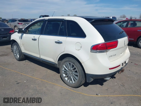 2013 Lincoln MKX with VIN 2LMDJ8JK2DBL19143, listed as a IAAI auction lot 41824677 with 172,336 mi miles. Bid and sale history available at carsss.com. Image 3.