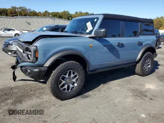 2023 Ford Bronco with VIN 1FMEE5DHXPLC13949, listed as a Copart auction lot 75324074 with 1,359 mi miles and Salvage Title. Bid and sale history available at carsss.com. Image 1.