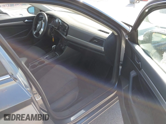 2021 Volkswagen Jetta S z VIN 3VWC57BU8MM098931, wystawiony jako IAAI lot #41818622 z przebiegiem 10 469 mil mil oraz . Historia ofert i sprzedaży dostępna na DreamBid. Obrazek 5.
