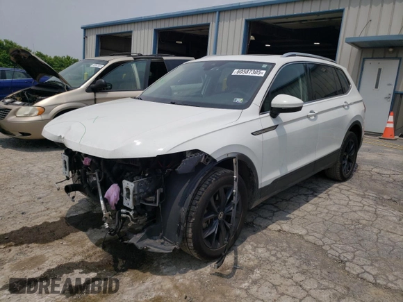 2022 Volkswagen Tiguan SE z VIN 3VV2B7AX3NM132294, wystawiony jako Copart lot #60587305 z przebiegiem 106 867 mil mil oraz Szkoda całkowita • Salvage title. Historia ofert i sprzedaży dostępna na DreamBid. Obrazek 1.