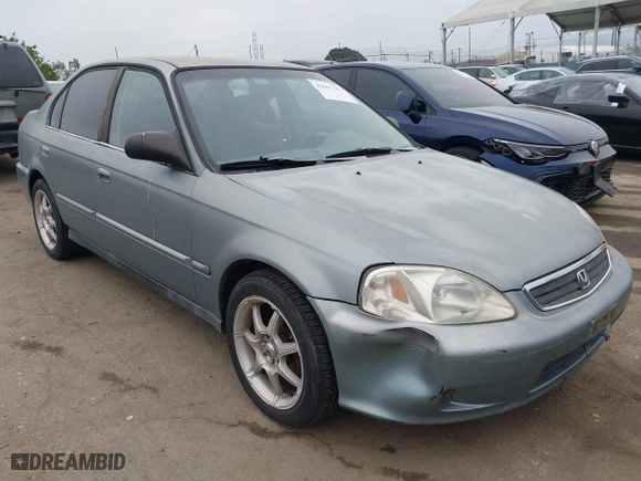 2000 Honda Civic VP with VIN 2HGEJ6613YH573635, listed as a IAAI auction lot 42099695 with 235,772 mi miles. Bid and sale history available at carsss.com. Image 1.