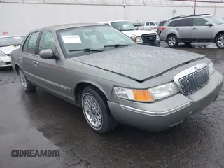 2002 Mercury Grand Marquis GS z VIN 2MEFM74W62X605536, wystawiony jako IAAI lot #41537752 z przebiegiem 93 238 mil mil oraz . Historia ofert i sprzedaży dostępna na DreamBid. Obrazek 1.