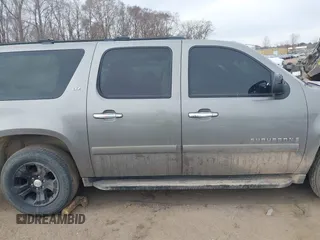 2007 Chevrolet Suburban LT with VIN 1GNFC16057R413155, listed as a IAAI auction lot 41884665 with 205,038 mi miles. Bid and sale history available at carsss.com. Image 13.