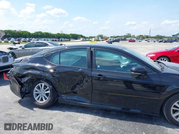 2025 Toyota Camry LE z VIN 4T1DAACK5SU071607, wystawiony jako IAAI lot #42377715 z przebiegiem Nie podano mil oraz . Historia ofert i sprzedaży dostępna na DreamBid. Obrazek 6.