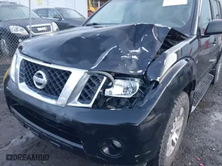 2010 Nissan Pathfinder SE with VIN 5N1AR1NB8AC626076, listed as a IAAI auction lot 41144235 with 172,709 mi miles. Bid and sale history available at carsss.com. Image 6.